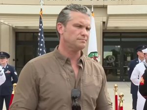 امریکی وزیرِ دفاع Pete Hegseth نے ایران کے حوالے سے سخت مؤقف اختیار کرتے ہوئے کہا ہے کہ آج رات ایران پر کیے جانے والے حملے "سخت اور واضح" نوعیت کے ہوں گے۔