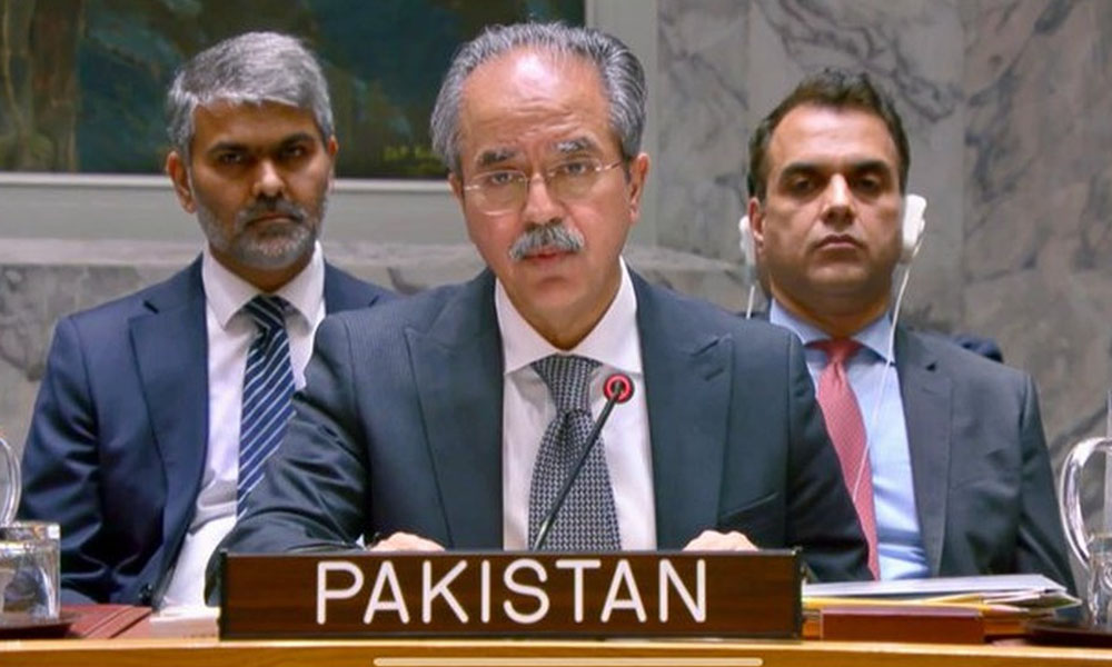 اقوام متحدہ میں پاکستان کے مستقل مندوب Asim Iftikhar Ahmad نے کہا ہے کہ افغانستان میں موجود دہشتگرد گروہ پاکستان اور پورے خطے کے امن و استحکام کیلئے سنگین خطرہ بن چکے ہیں۔