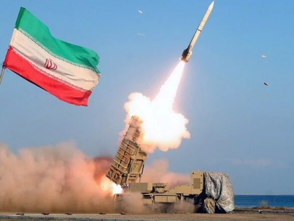 ایران کا دعویٰ: بحرین اور کویت میں امریکی فوجی تنصیبات سمیت 85 اہداف پر میزائل اور ڈرون حملے