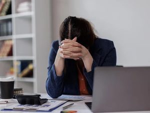 دفتر میں کارکردگی میں مسلسل کمی ابتدائی ڈیمنشیا کی علامت ہو سکتی ہے، نئی تحقیق میں انکشاف