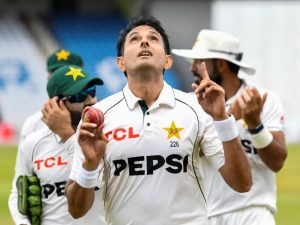 پانچ وکٹیں لینے والے محمد عباس اگلے ہی ٹیسٹ سے ڈراپ، 45 سال بعد منفرد فیصلہ