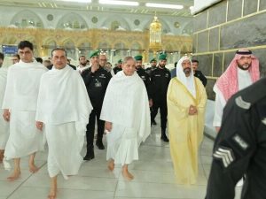 وزیراعظم شہباز شریف اور فیلڈ مارشل عاصم منیر نے مکہ مکرمہ میں عمرہ ادا کیا
