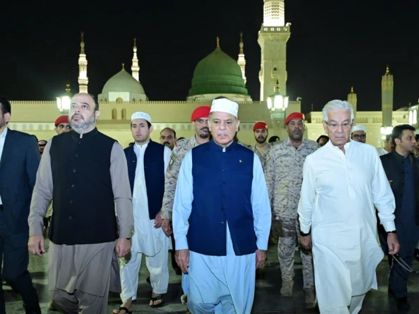 وزیراعظم شہباز شریف مدینہ منورہ پہنچ گئے، مسجد نبویﷺ میں حاضری